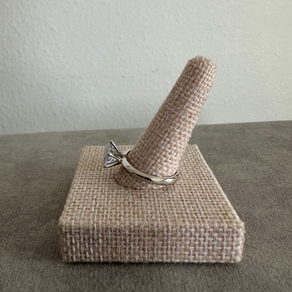 CZ & Sterling Silver engagement style ring - Picture 3 of 9